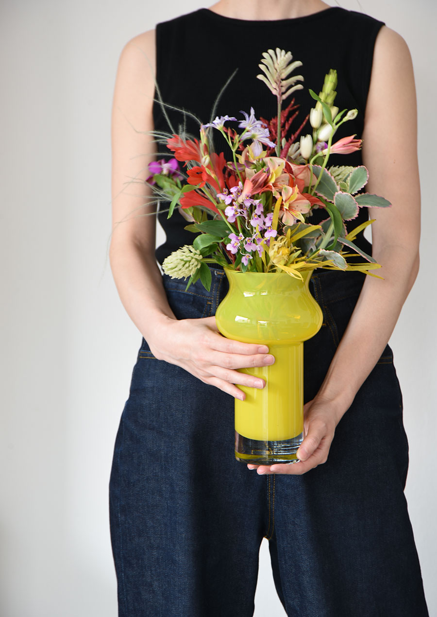 スウェーデン製、Aseda（オーセダ）のイエローの花瓶