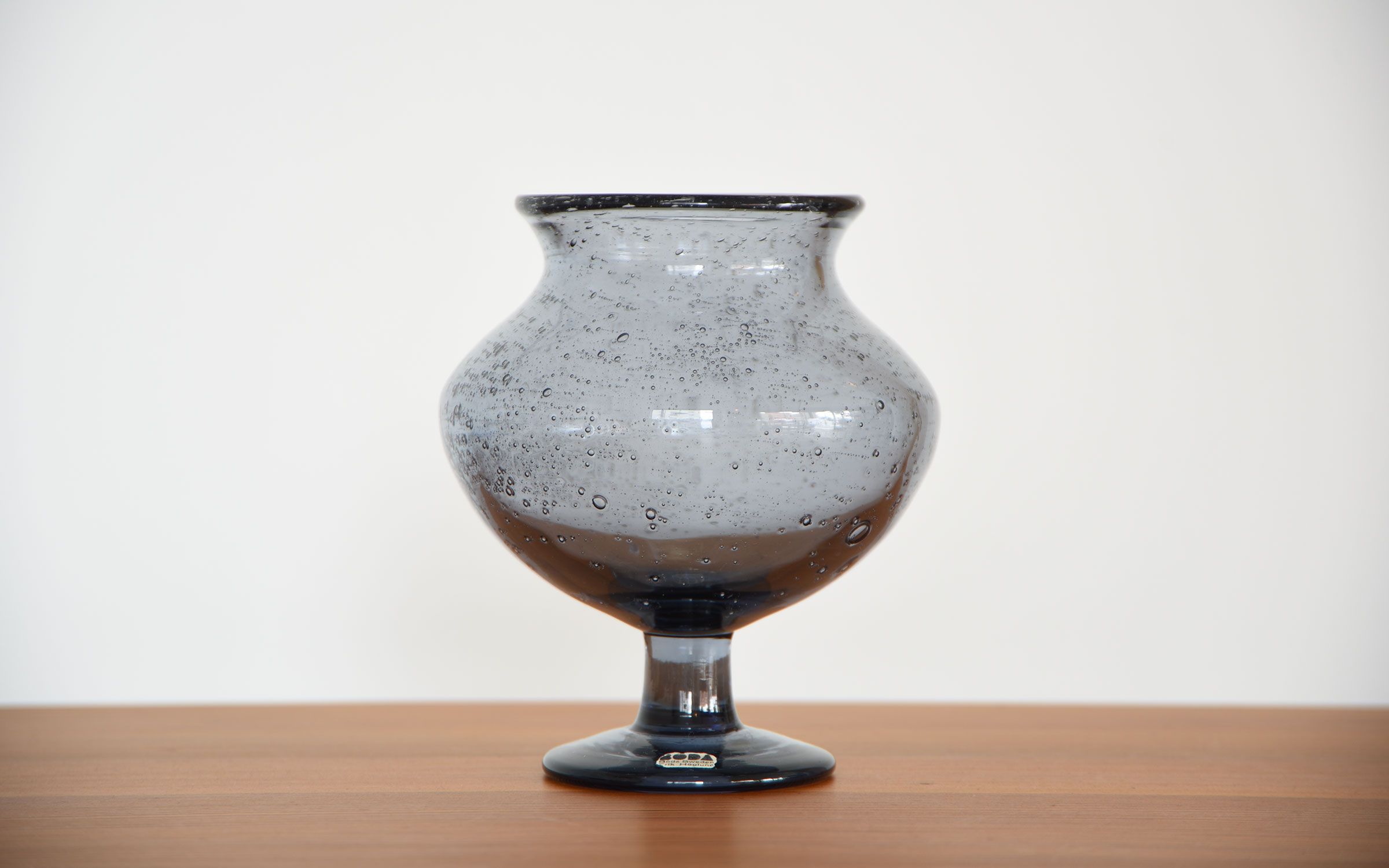 エリック・ホグランのグレーの花瓶