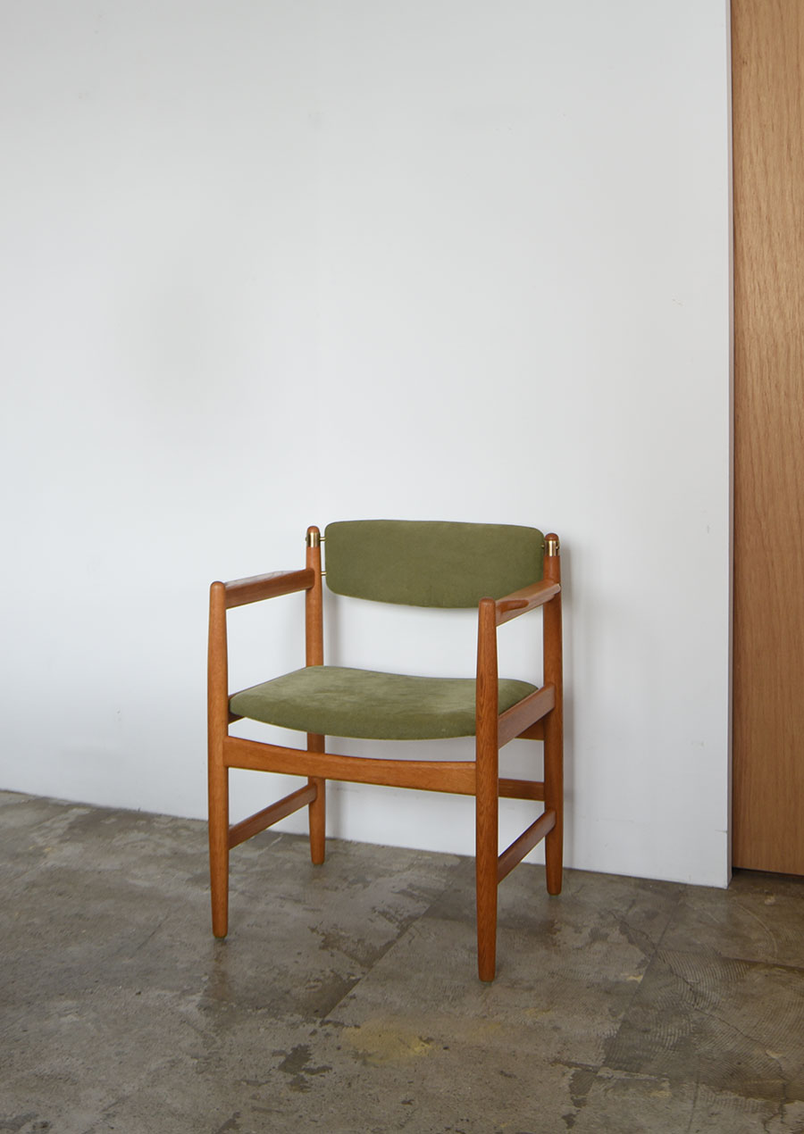 Borge Mogensen Arm Chair in Oak / Karl Andersson & Söner | ihallande