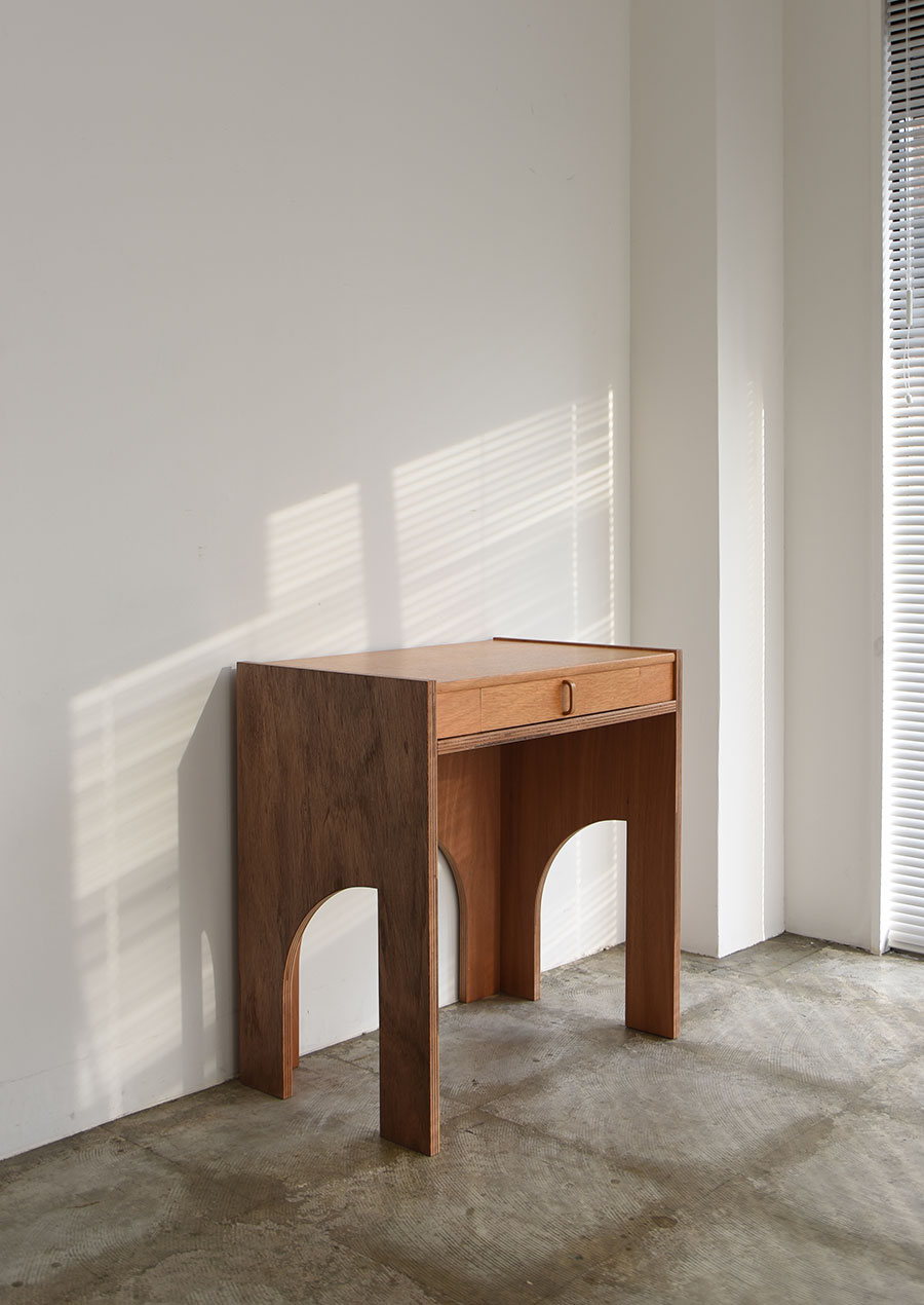 ihållande Reconstruction Mini Desk / Console 再構築 ミニデスク