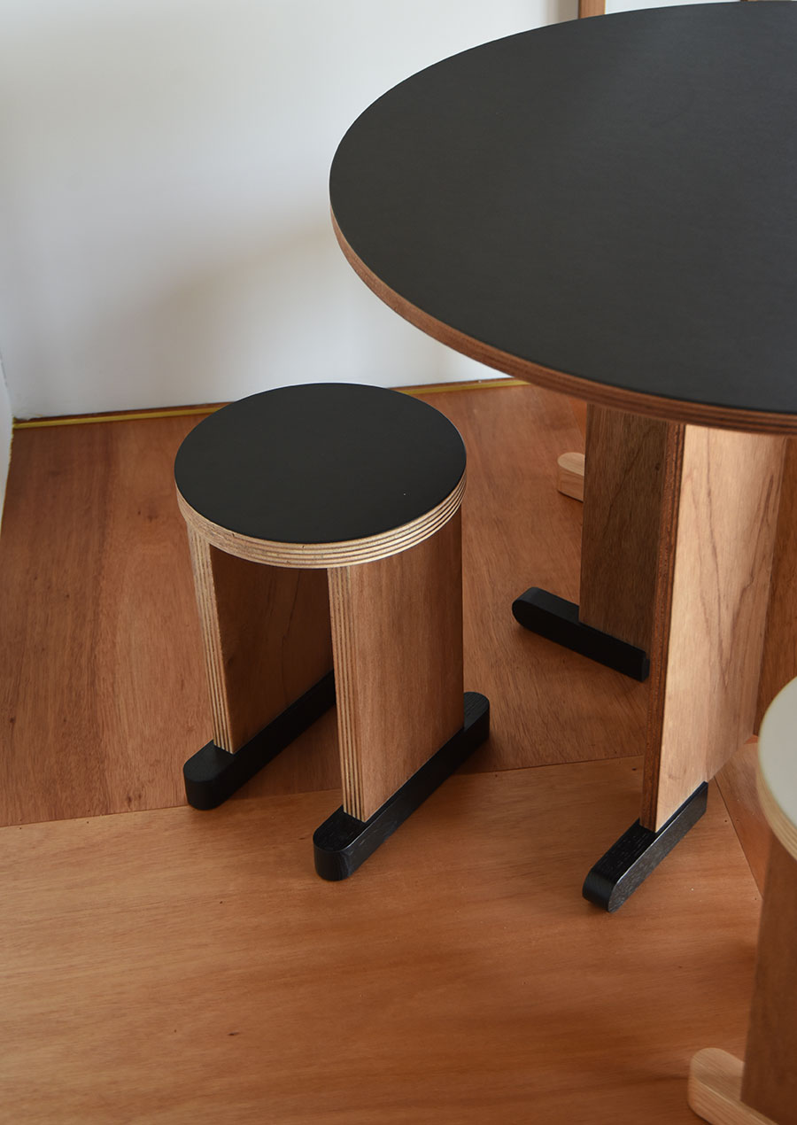 Lauan Stool for éhn