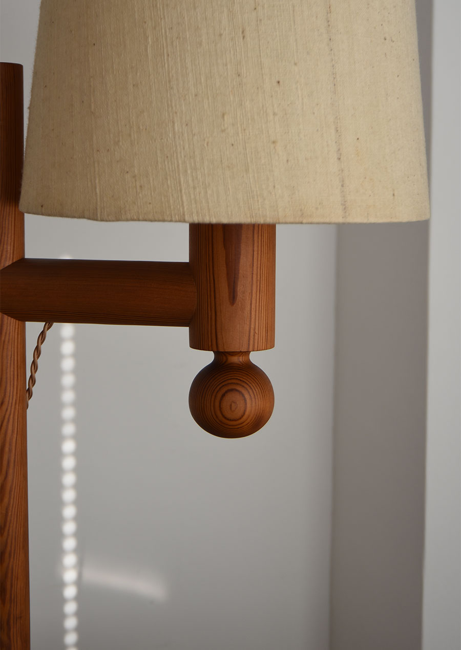 Uno Kristiansson Table Lamp in Pine 1970s / LUXUS