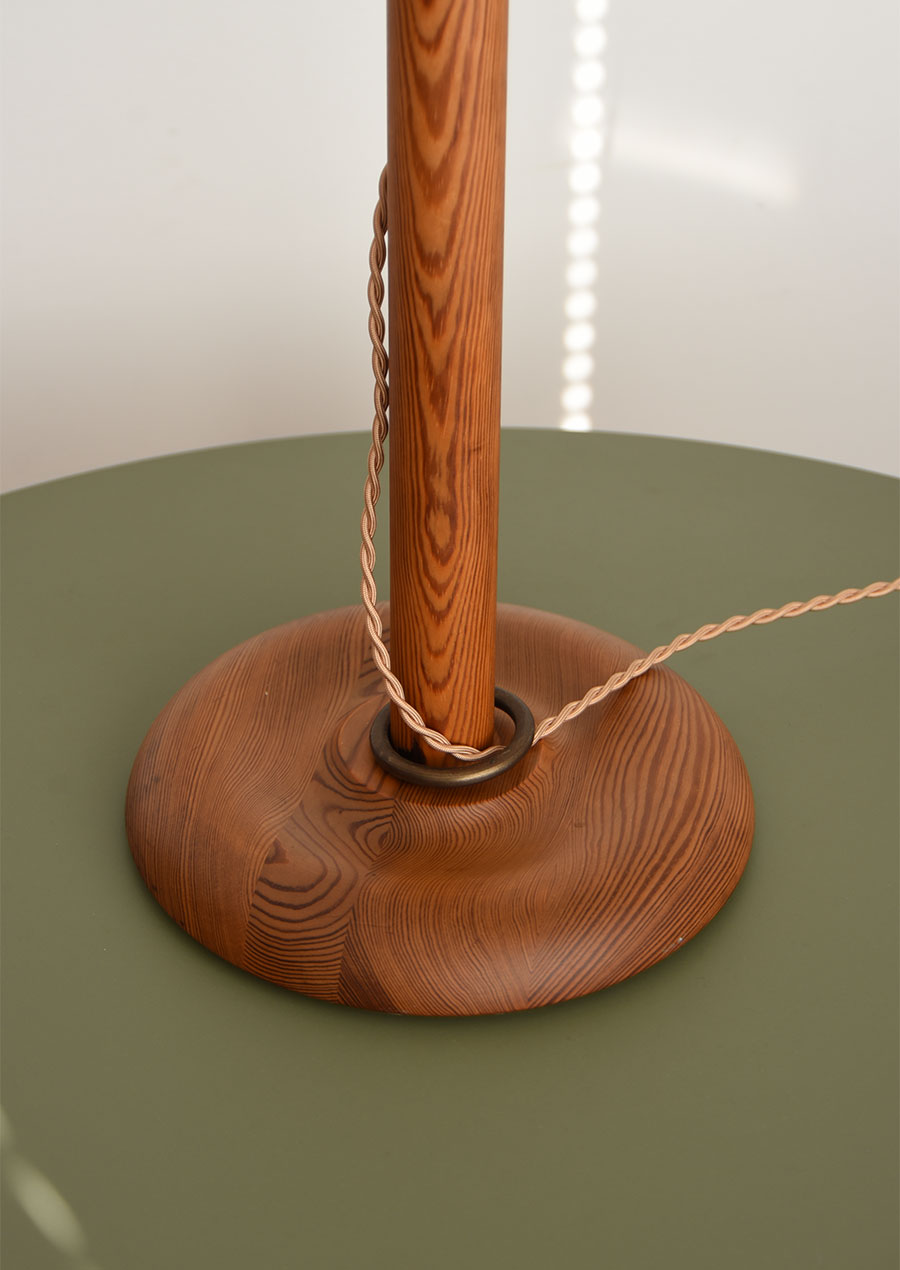 Uno Kristiansson Table Lamp in Pine 1970s / LUXUS