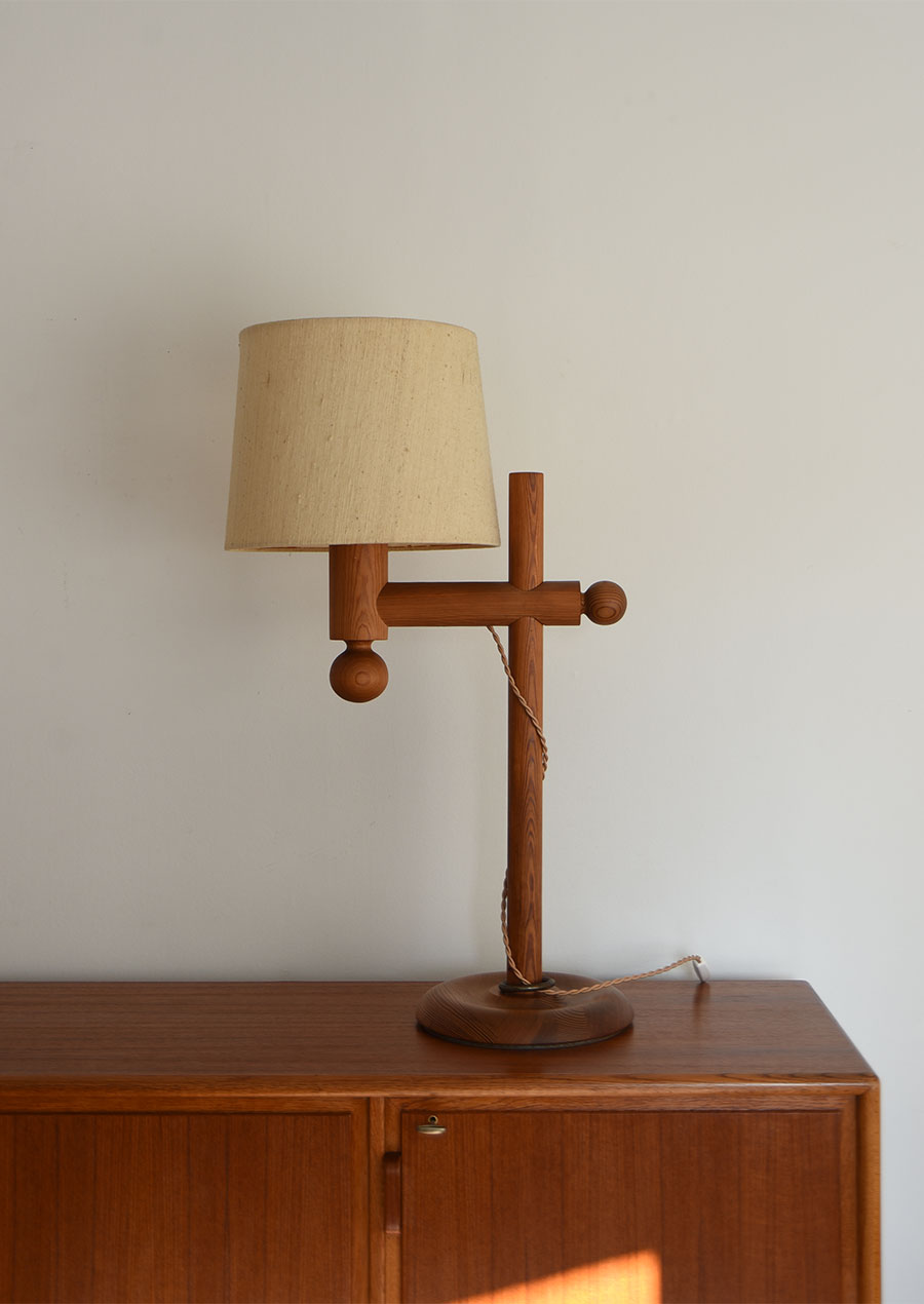 Uno Kristiansson Table Lamp in Pine 1970s / LUXUS